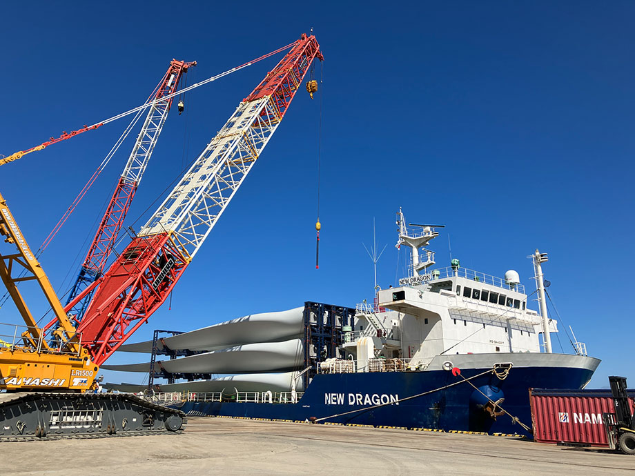 ウインドカーゴチーム 陸上風力発電部材の海上輸送